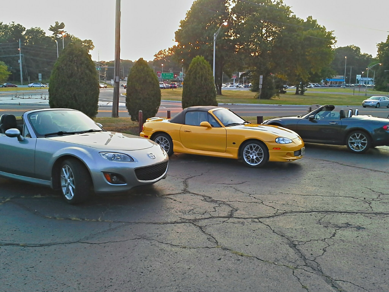 Illustration for article titled Had some ice cream with the local miata club last night!